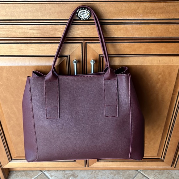 Women’s Wine/Burgundy Shoulder Bag With Matching Wristlet Wallet - Picture 3 of 14